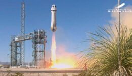 Blue Origin, NS-25 uzay yolculuğunu başarıyla tamamladı