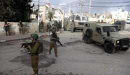 İsrail askerleri, Batı Şeria’daki baskınlarda 22 kişiyi gözaltına aldı