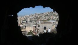 İsrail ordusu, işgal altındaki Batı Şeria’da birçok kente baskın düzenledi