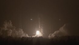 Çin’in “Çang’ı 6” keşif aracı, Ay yörüngesine girdi