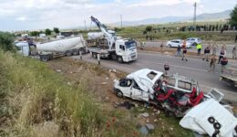 Gaziantep’teki trafik kazasında hayatını kaybedenler toprağa verildi