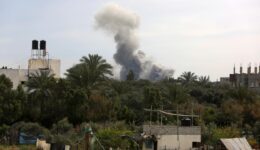 İsrail ordusu Refah’ta sivillere ait evleri vurdu