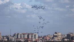 Gazze’ye havadan bırakılan yardımın paraşütleri açılmadı, çok sayıda ölü var