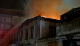 Hatay’da tarihi binadaki yangın kontrol altına alındı