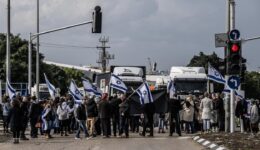 İsrail’de aşırı sağcı gruplar, Ürdün’den Gazze’ye giden insani yardım konvoyunu durdurdu