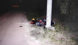 Manisa’da beton direğe çarpan motosikletin sürücüsü öldü