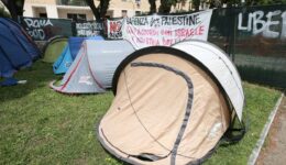 Roma Sapienza Üniversitesi öğrencileri de Filistin’e destek için çadırlar kurdu
