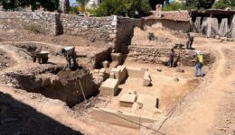 Muğla’da inşaat temelinde tarihi mimari parçalar bulundu