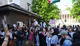 Londra’daki UCL önünde Filistin’le dayanışma eylemi düzenlendi